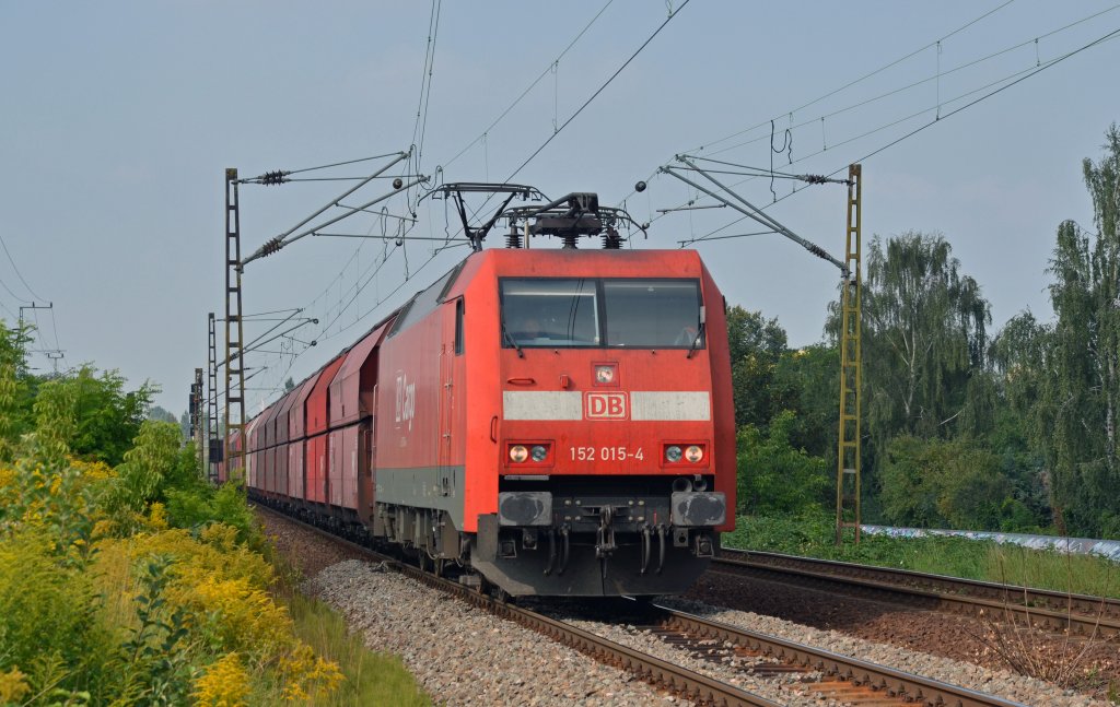 152 015 zog am 01.09.11 einen Kalk-Zug durch Halle-Rosengarten Richtung Halle(S).