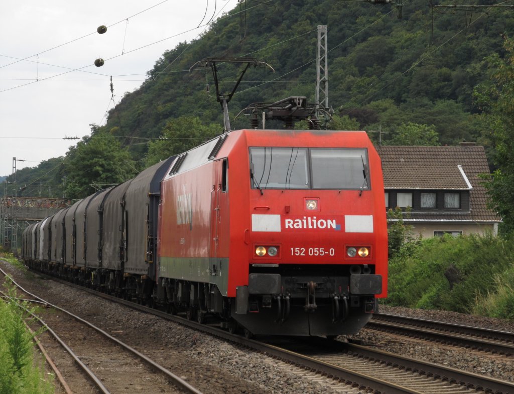 152 055-0 am 16.7.2011 in Brohl-Ltzing. Links das Dreischienengleis der Brohltalbahn.