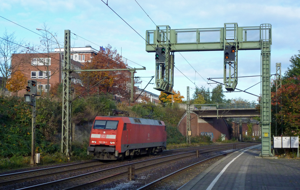 152 130-1 fuhr am 27.10.2012 durch Hamburg-Harburg.