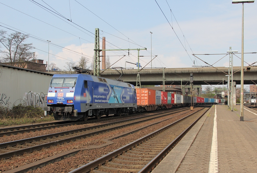 152 138-4 mit Containerzug. Aufgenommen am 12.04.2012 in Hamburg-Harburg.