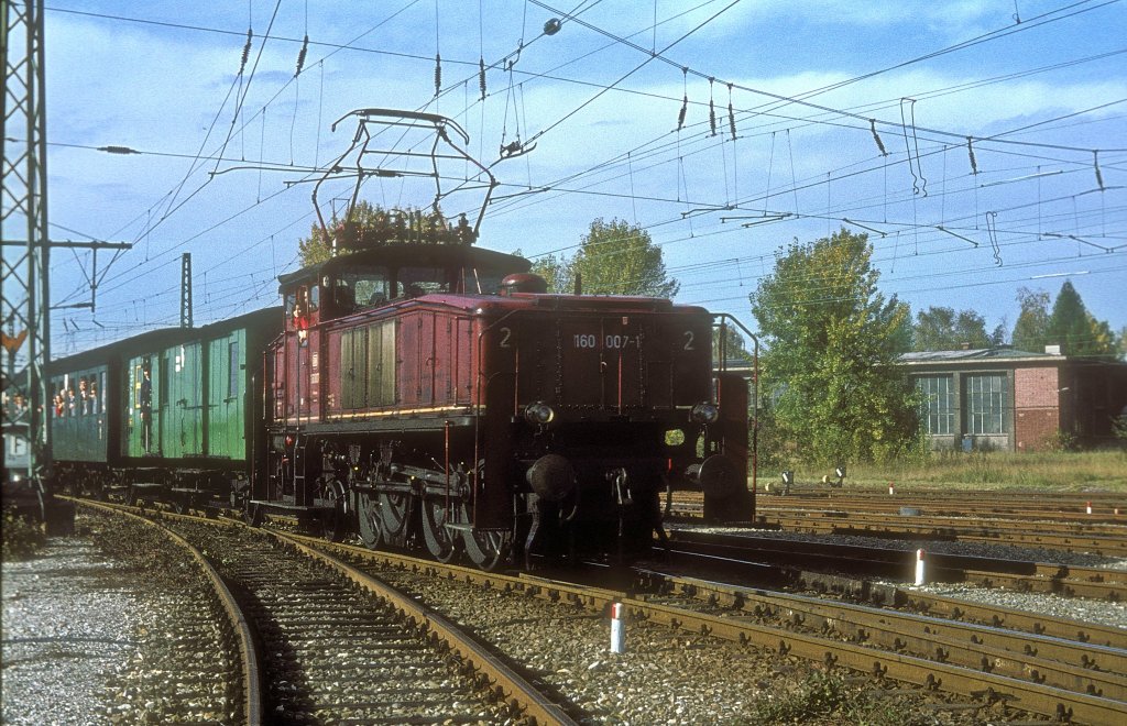 160 007  M.-Freimann  08.10.77 ( Die Aufnahme entstand hinter der Absperrung )