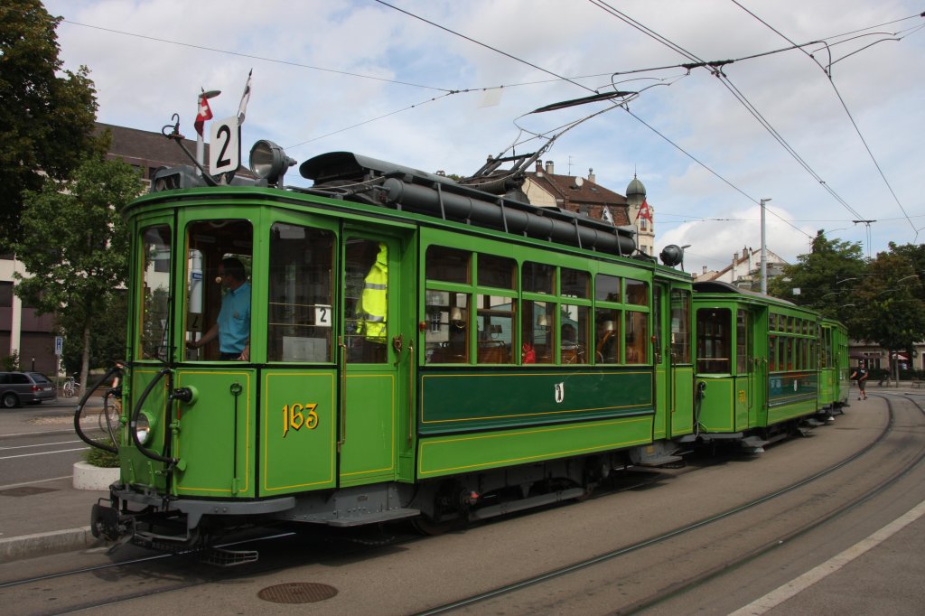 163 am 13.08.2011 Oldtimer am Wettsteinplatz in Basel, angehngt sind 371 + 331.