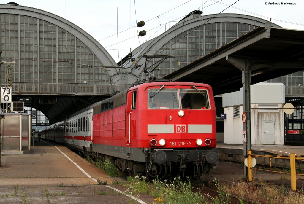 181 219-7 mit dem IC 360 (Mnchen Hbf-Strabourg) in Karlsruhe 6.6.11