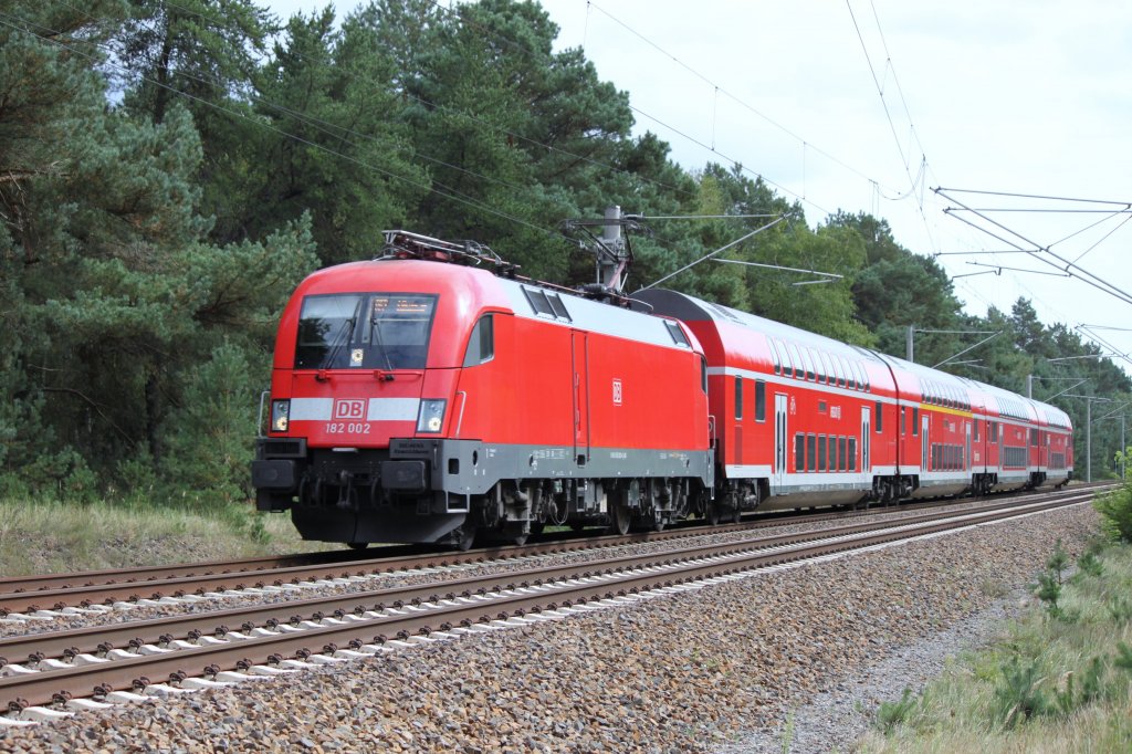 182 002 mit RE 2 nach Wismar bei Friesack/Mark am 01.09.2012