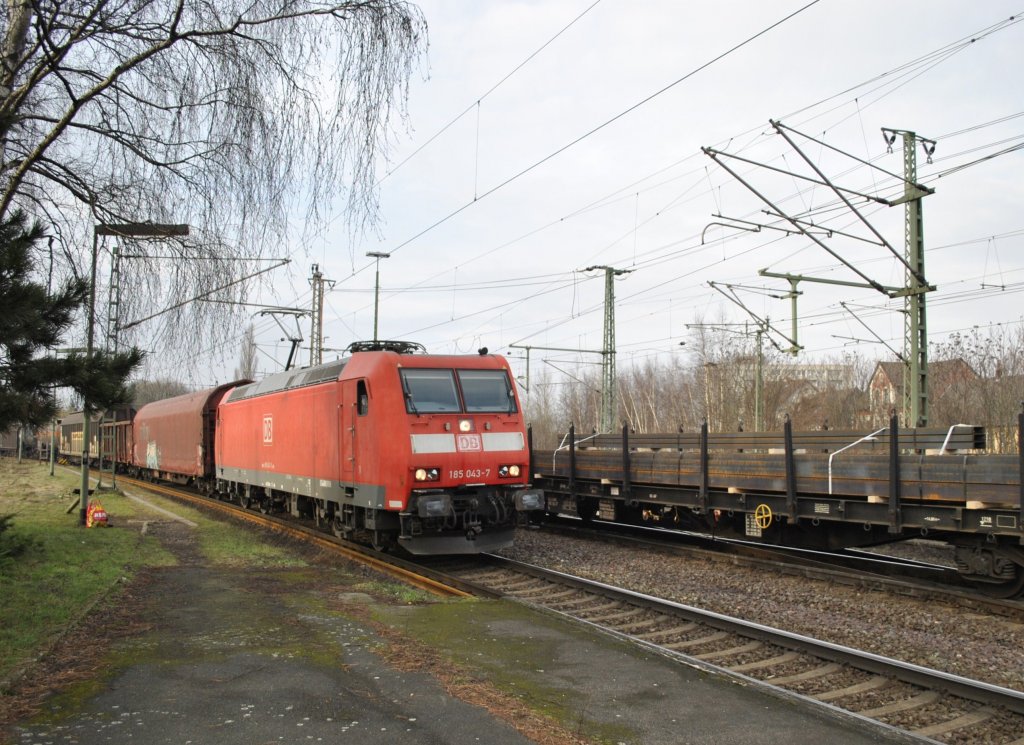 185 043-7, am 16.02.2011 in Lehrte.