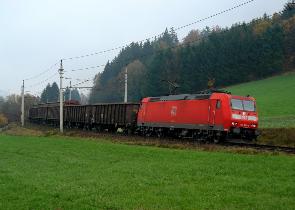 185 047 mit einem Gterzug am 04.11.2008 bei Ingling.