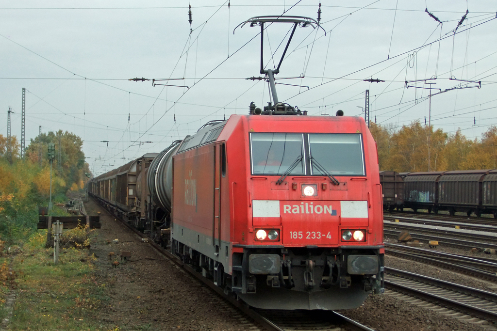 185 233-4 in Recklinghausen-Sd 2.11.2010