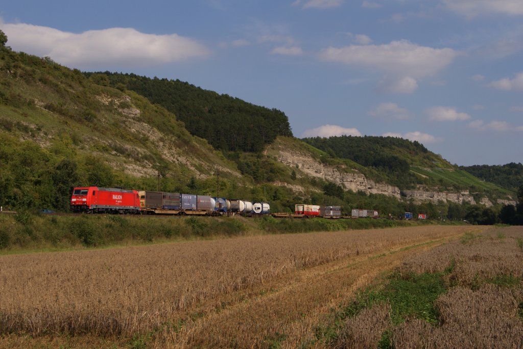 185 259-9 mit einem Containerzug in Karlstadt am Main am 17.08.2011