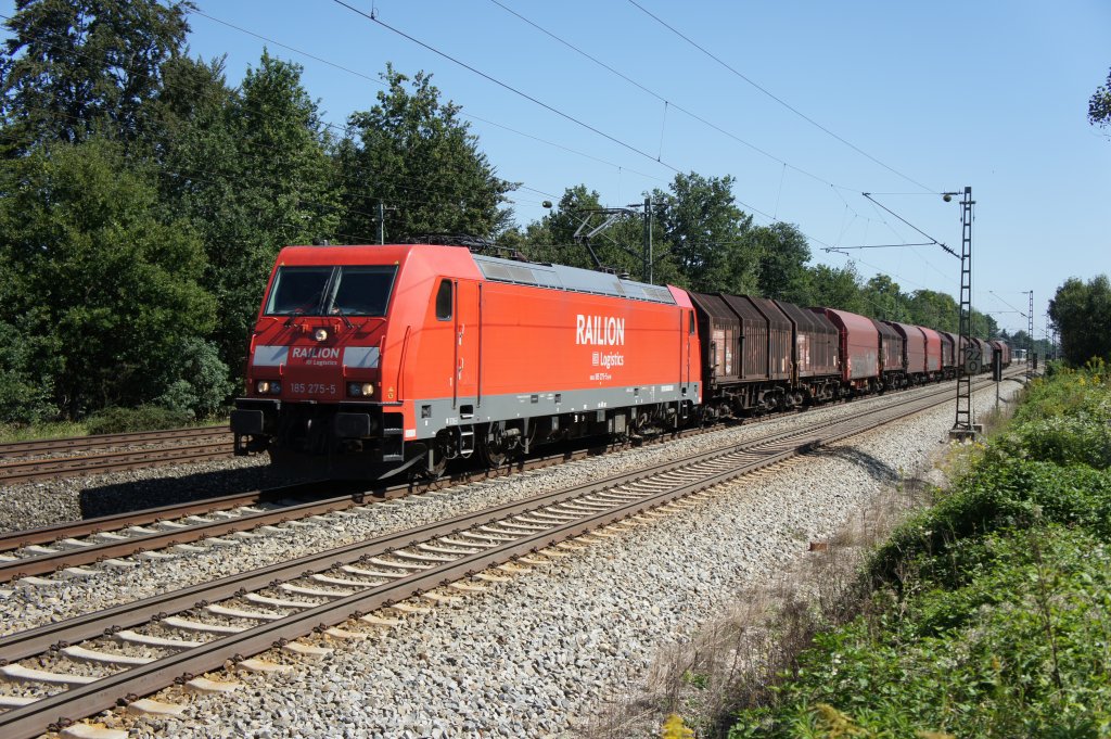 185 275-5 mit einem Gterzug am 03.09.11 zwischen Vaterstetten und Haar.