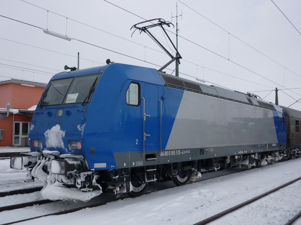 185 515 im  Ersatzverkehr ttig, fr die nicht zugelassenen BLB Flirt.
Am 01.02.2010 in Freilassing.