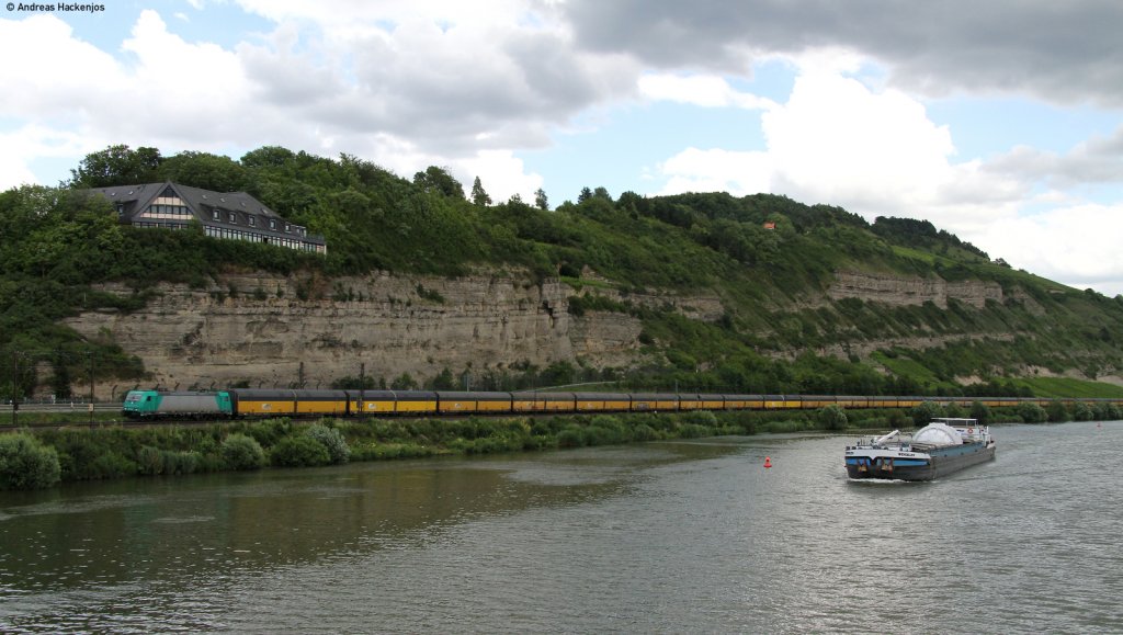 185 615-2 mit einem Autotranportzug  bei Retzbach 23.6.11