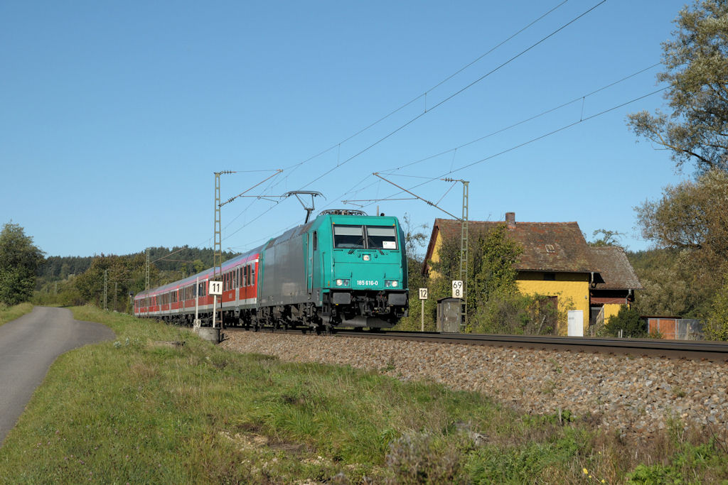 185 616 am 15.10.11 auf der S1 bei Plling