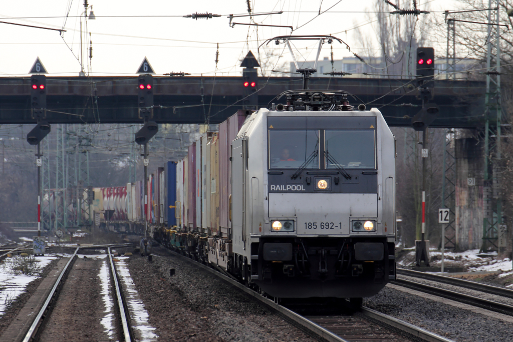 185 692-1 in Bonn-Beuel 16.3.2013