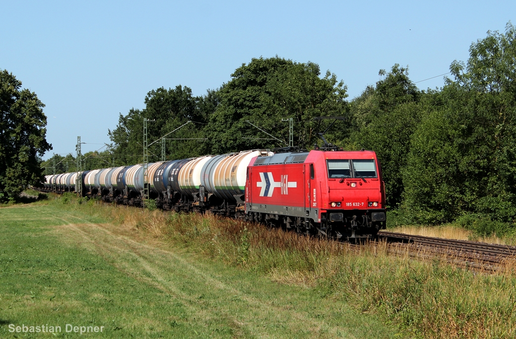 185 693 mit dem Flughafenler am 5.8.13 in Feldmoching nach Mnchen