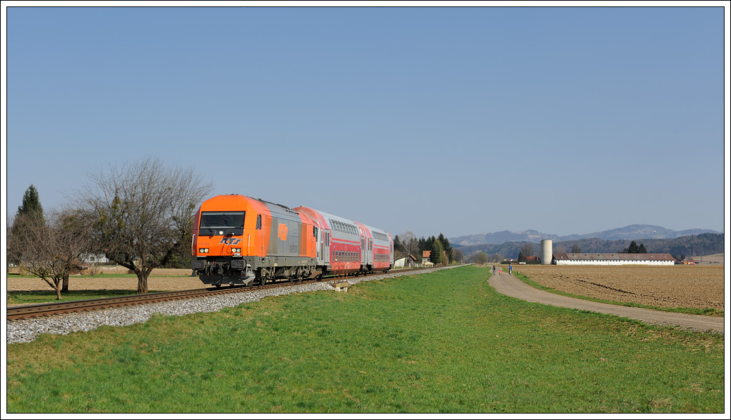 2016 905 mit dem als S6 verkehrenden R 4375 von Graz ber Werndorf nach Wies-Eibiswald, am 30.3.2011 kurz vor dem Bahnhof Frauental aufgenommen.