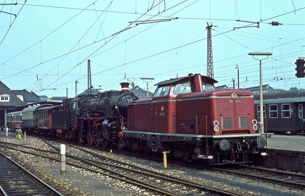 212 221 + 18 505  Karlsruhe Hbf  07.09.75