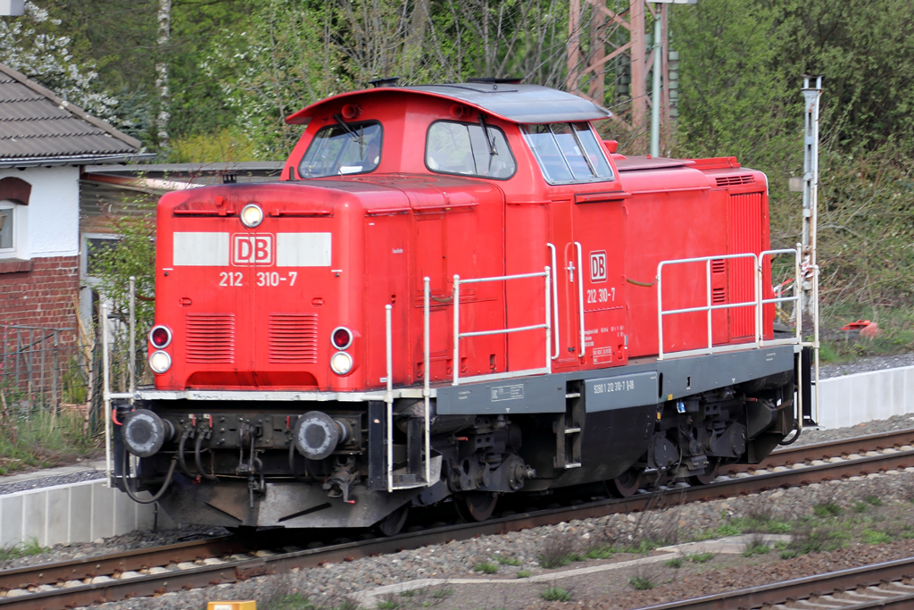 212 310-7 in Recklinghausen-Ost 25.4.2013