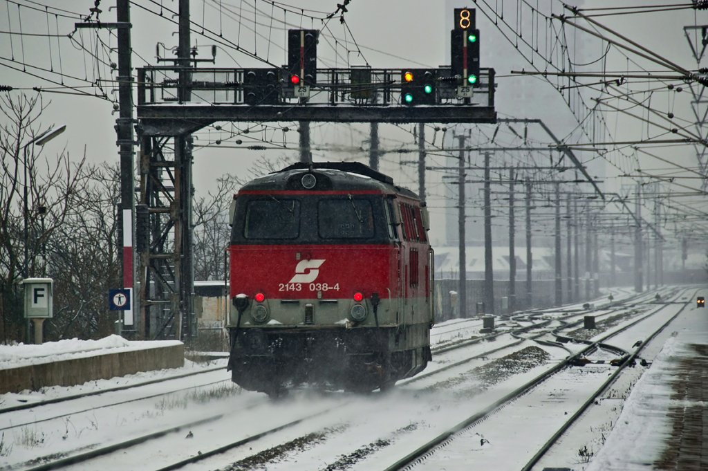 2143 038 am 08.01.2010 in Wien Haidestrae Richtung Wien Simmering.