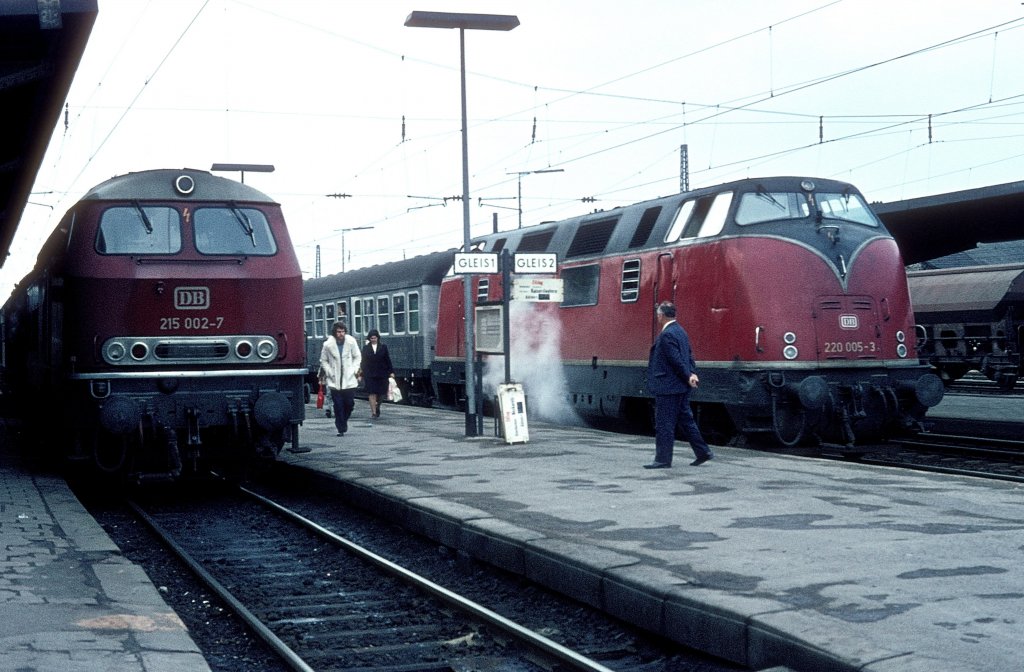  215 002 + 220 005  Lauda  20.03.75