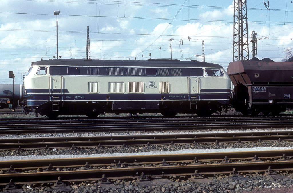  216 030  Oberhausen - West  22.04.86