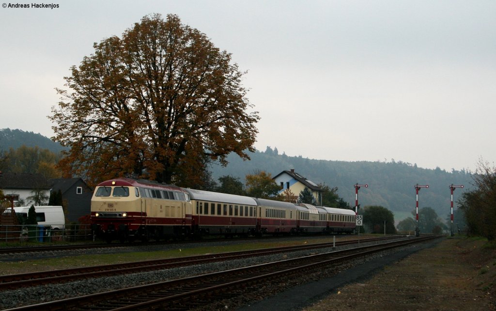 218 105-5 mit dem TEE 23666 (Marburg (Lahn)- Frankenberg (Eder)) in Sarnau 23.10.10