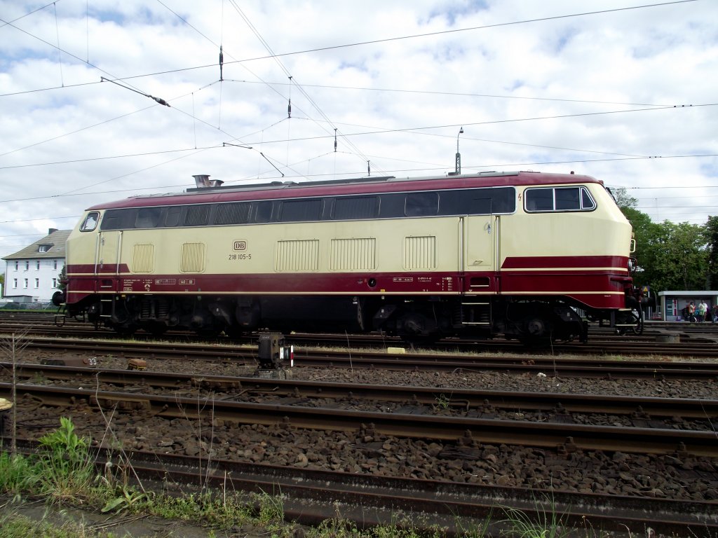 218 105-5 steht am 11.05.13 in Darmstadt Kranichstein 