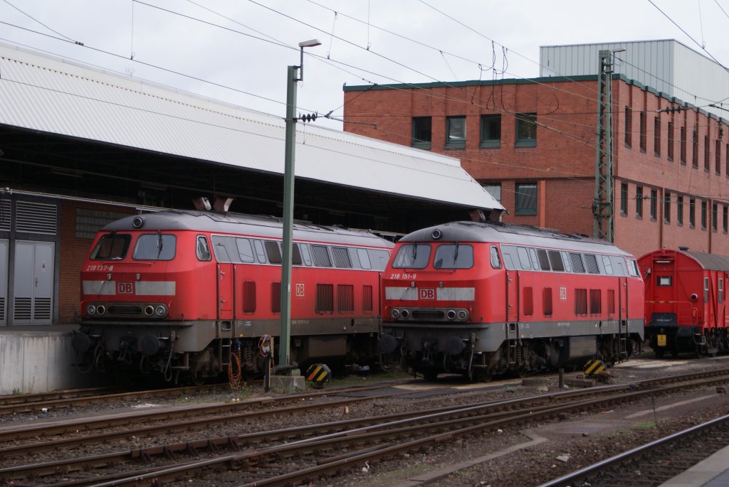 218 137-8 + 218 151-9 abgestellt in Koblenz Hbf am 02.04.10 um 09:29 Uhr