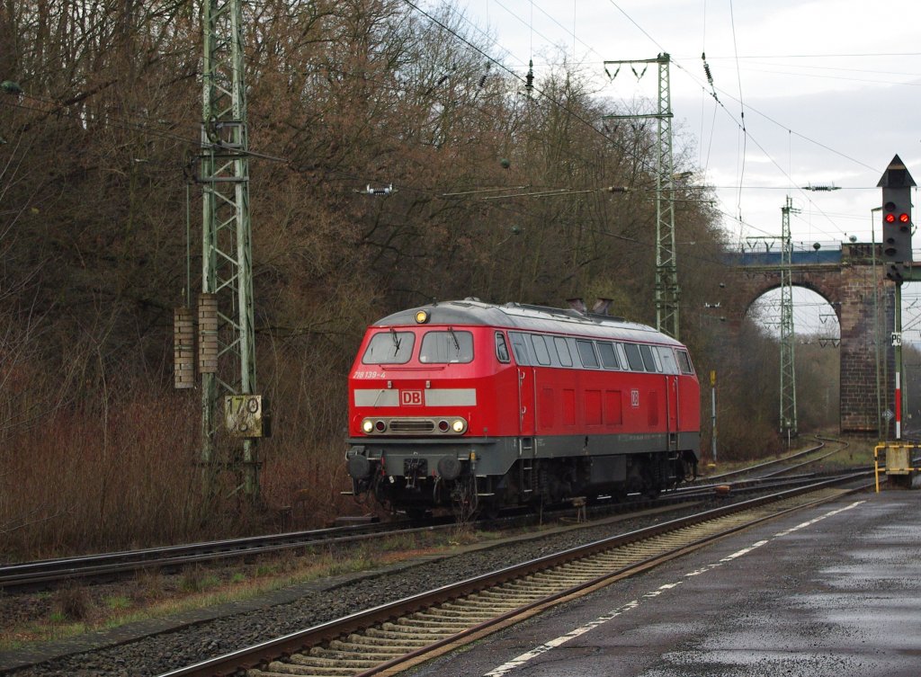 218 139-4 fhrt Lz in Richtung Osten durch Eichenberg. Aufgenommen am 31.03.2010.