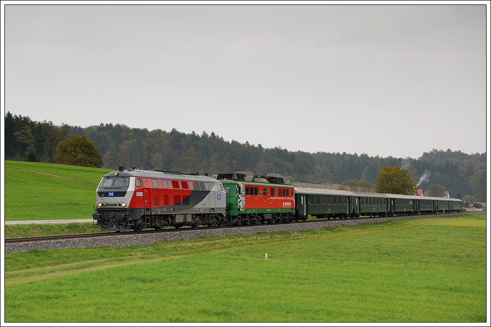 218 256 bei der Retourfahrt von Preding nach Lieboch als Spz 8518 am 16.10.2010 anlsslich der Feierlichkeiten 150 Jahre GKB kurz vor der Haltestelle Oisnitz-St. Josef aufgenommen.