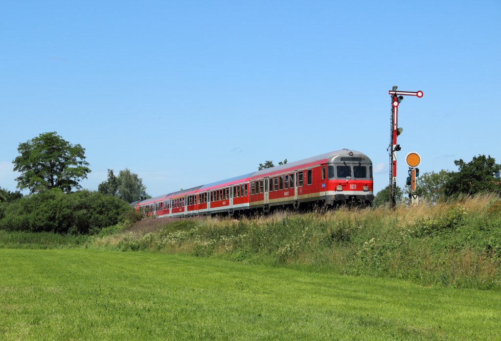 218 490-1 schiebt den RE 57409 nach Mnchen Hbf durch Sontheim (Schwab) am 18.07.2012