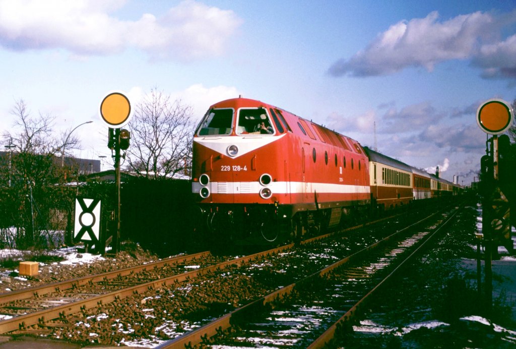 229 128-4 Berlin-Staaken im Februar 1993