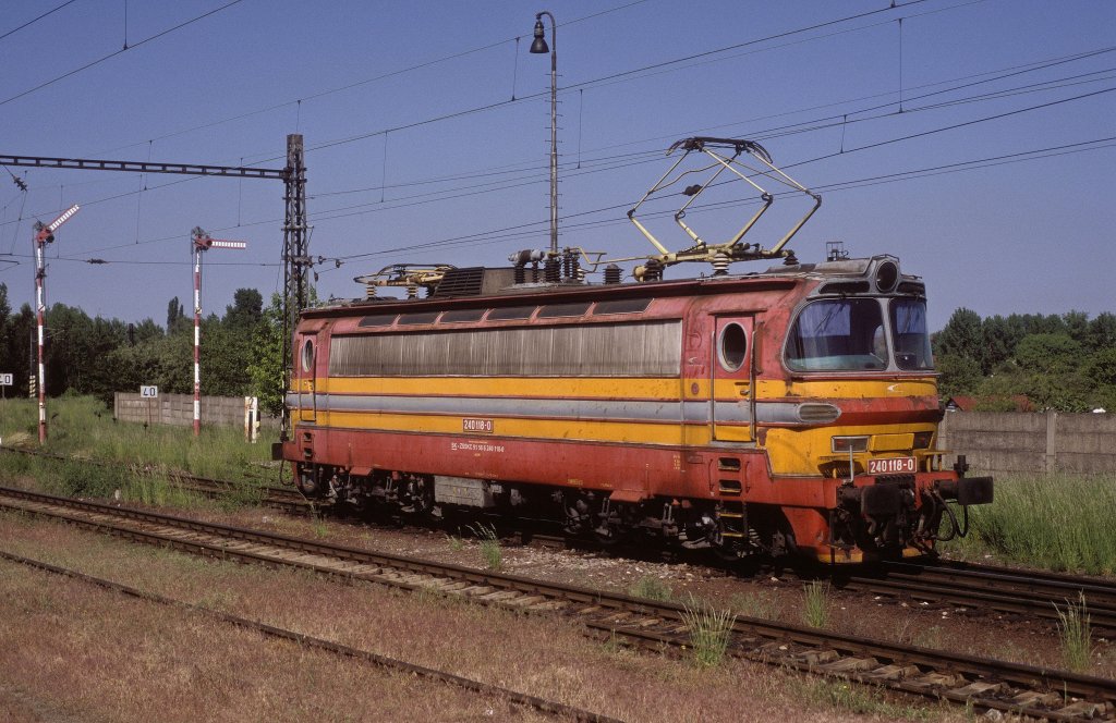 240 118  Komarno  09.05.11