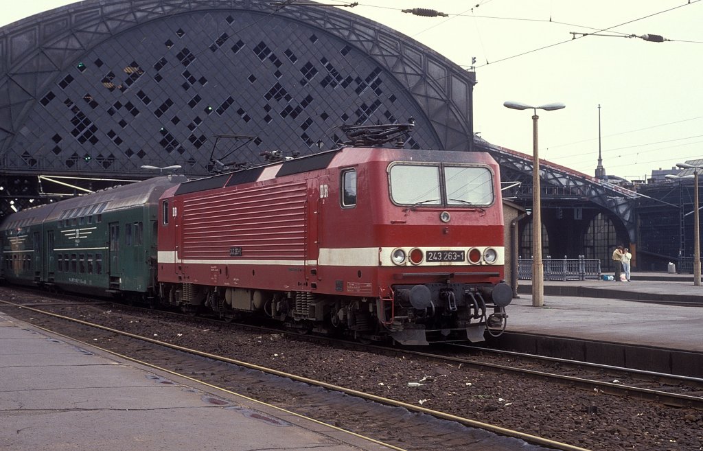  243 263  Dresden - Neustadt  17.05.90