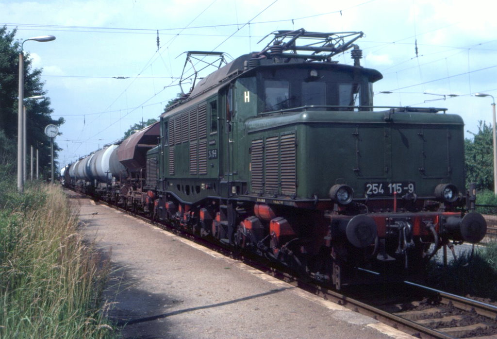 254 115 in Grodeuben, 24.06.1985.