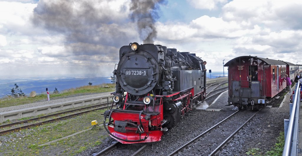 27.08.12 Bf Brocken ; die Lok setzt um fr die Talfahrt