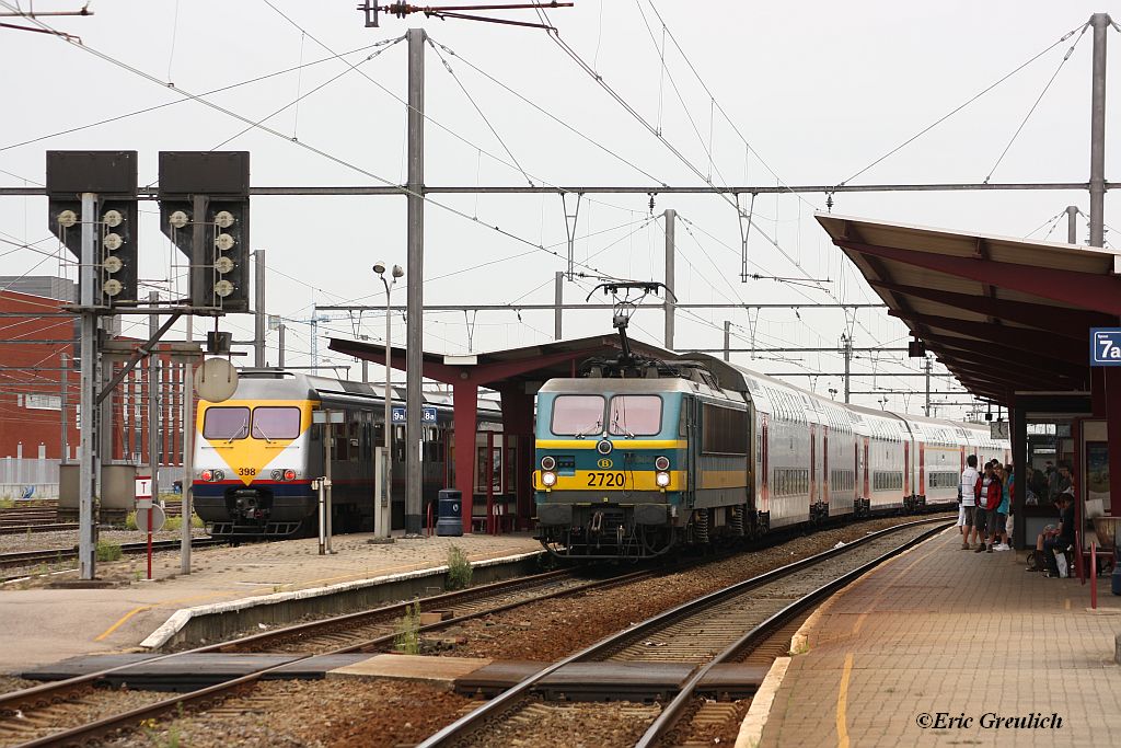 2720 mit einem IC am 12.08.2011 in Hasselt.