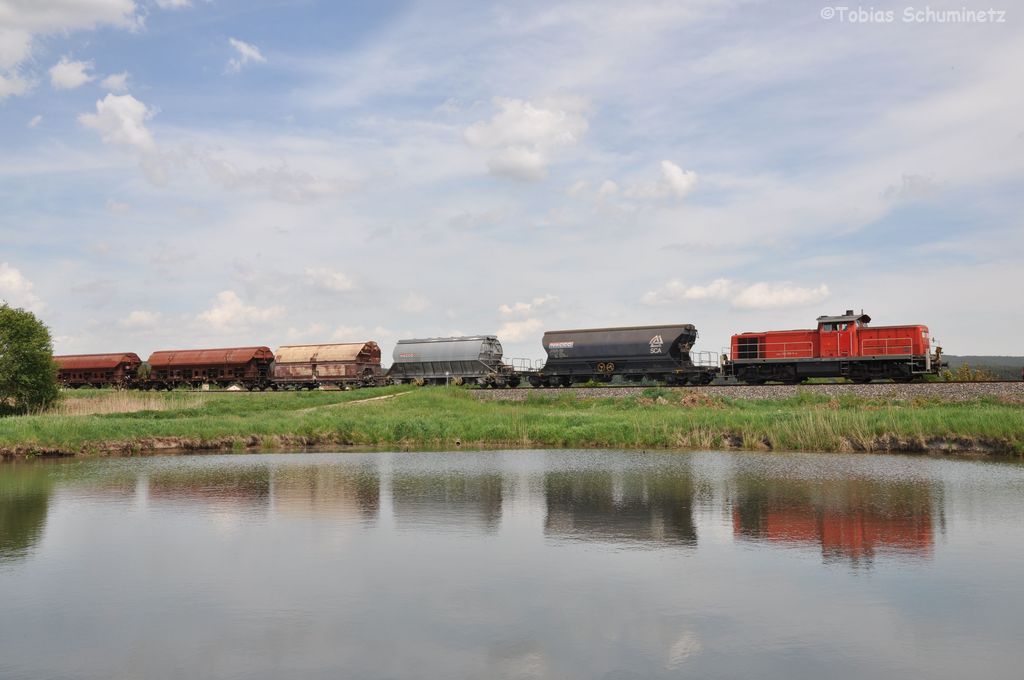 294 598 mit bergabe am 11.05.2012 bei Schweighof (Strecke Amberg-Schnaittenbach)