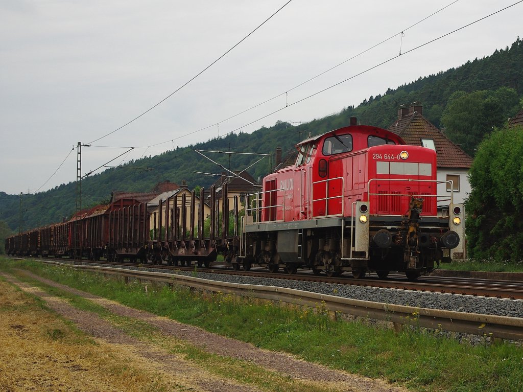 294 644-0 bringt Holz aus Bad Hersfeld nach Bebra. Gru zurck an den Tf! ;) Aufgenommen am 23.07.2010 in Ludwigsau-Friedlos.