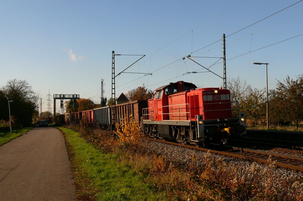 294 858 mit einem Gterzug in Richtung Appenweier in Kork. 6.11.12