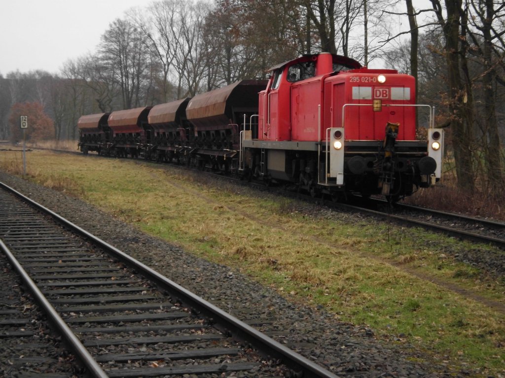  295 021 kam mit einen kurzzug von koops in glinde am 10.04.13 