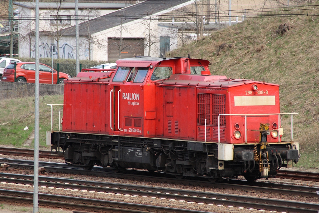 298 308-8 auf dem Weg zum Ausbesserungswerk um einige Gterwagen zu holen, Eberswalde 15.04.2010