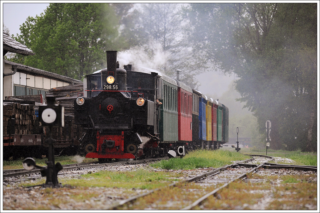 298.56 mit dem Stainzer Flascherlzug von Preding nach Stainz am 29.4.2011 bei der Einfahrt in Stainz aufgenommen.