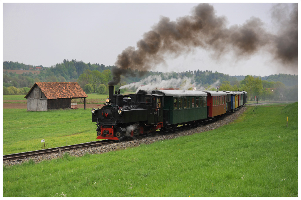 298.56 mit dem Stainzer Flascherlzug von Preding nach Stainz am 29.4.2011  in Herbersdorf aufgenommen.