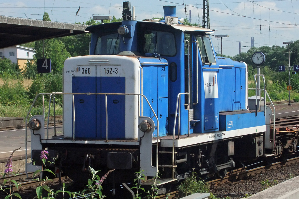 360 152-3 in Duisburg-Rheinhausen 14.7.2010