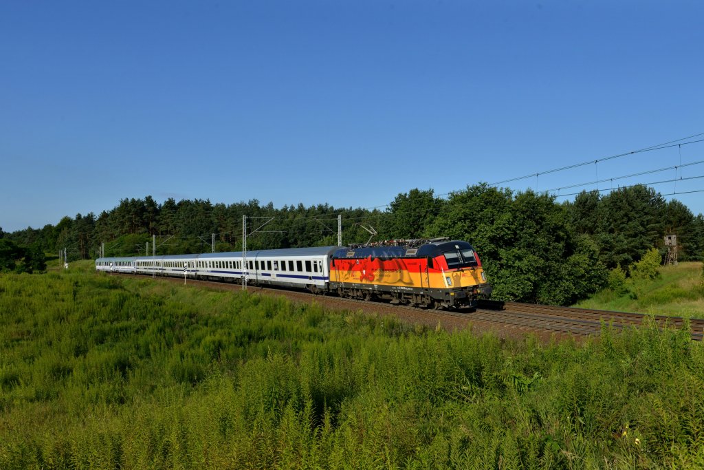 370 005  EM-Deutschland  mit EC 41 von Berlin nach Warschau am 21.07.2012 unterwegs bei Slubice.