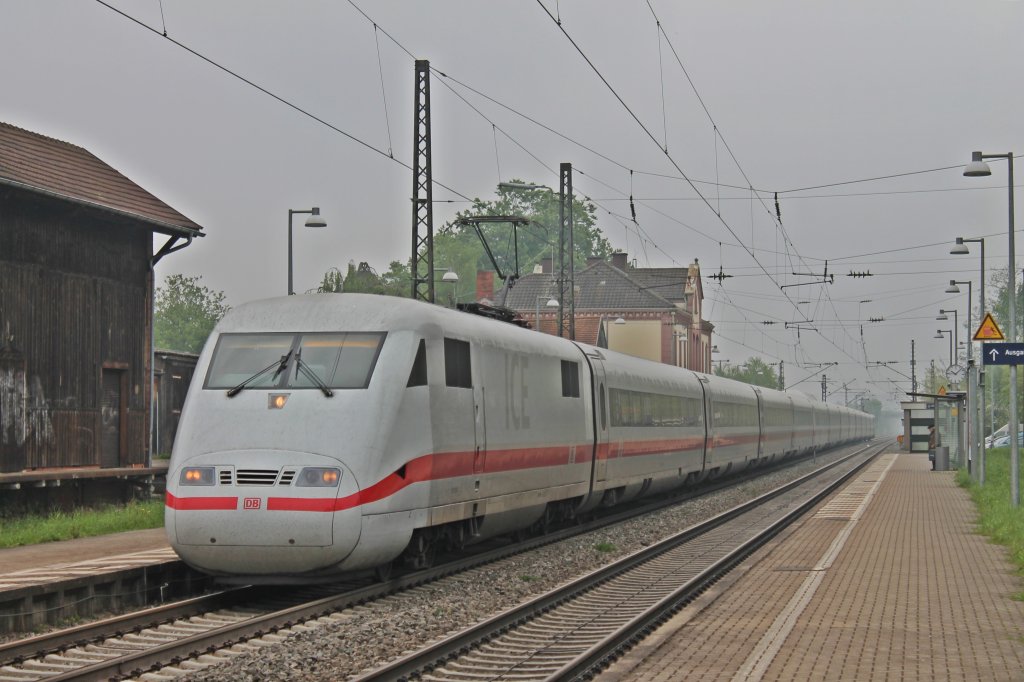 401 576-4  Bremen  am 02.05.2013 bei der Durchfahrt in Kenzingen auf der KBS 703 gen Norden.