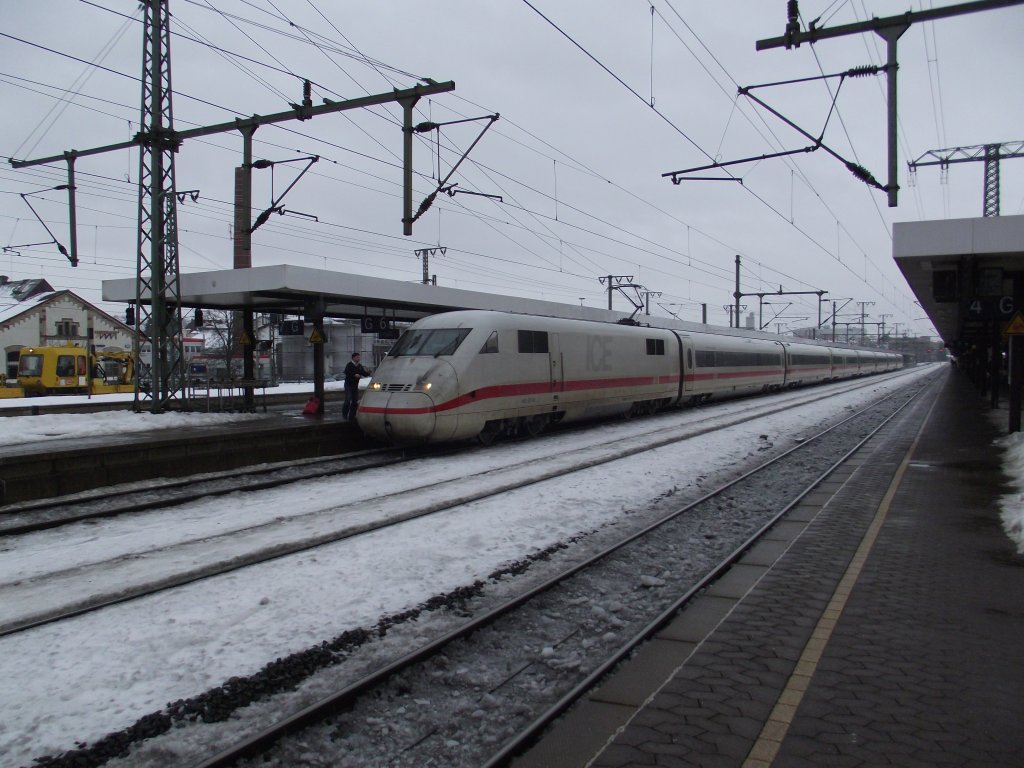 402 107-2 im Bahnhof Fulda.(06.01.11)
