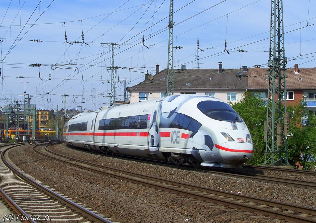 403 012  Montabaur  mit FUssballwerbung als ICE 921 von Dortmund Hbf nach Mnchen in Dsseldorf-Volksgarten. 24.04.2010