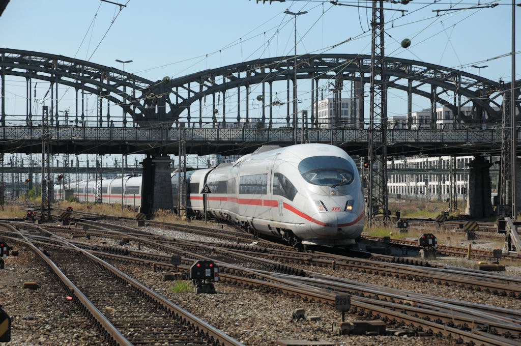 403 035 & 011 am 03.09.11 bei der Einfahrt Mnchen Hbf