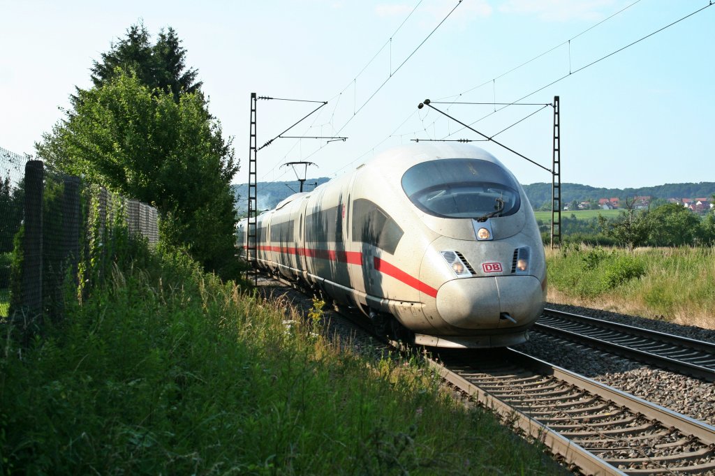 403 556-4 als verspteter ICE 109 von Dortmund nach Basel SBB am 08.07.13 bei der Durchfahrt im Hp Kollmarksreute.